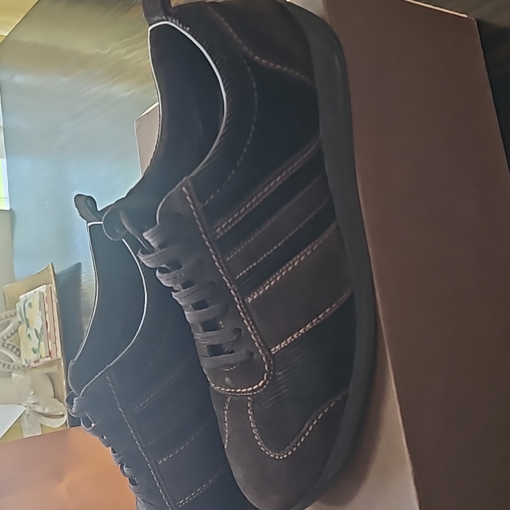 LOUIS VUITTON  Brown suede sneakers  Men's 8 1/2 / Ladies 10 With shoe box - Picture 3 of 16